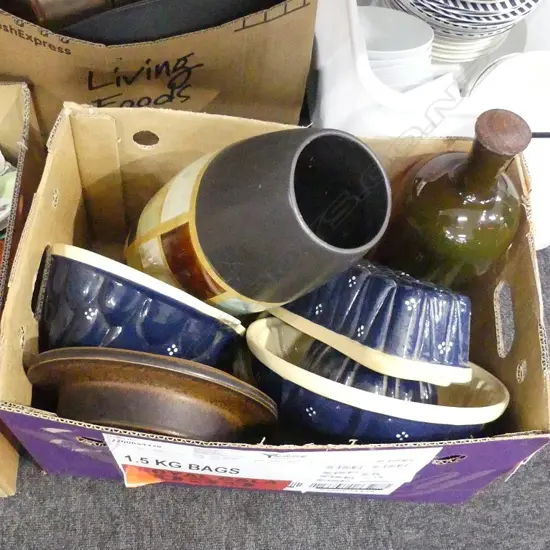 BOX LOT ASST. CERAMICS; CAKE / JELLY MOULDS ETC