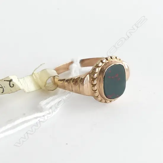 9CT GOLD RING WITH BLOODSTONE PANEL 3.97gms