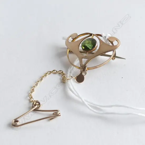 9CT TURMOLINE BROOCH 2.6 GRAMS