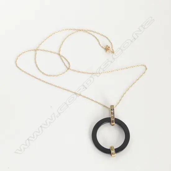 14KT ONYX PENDANT ON CHAIN