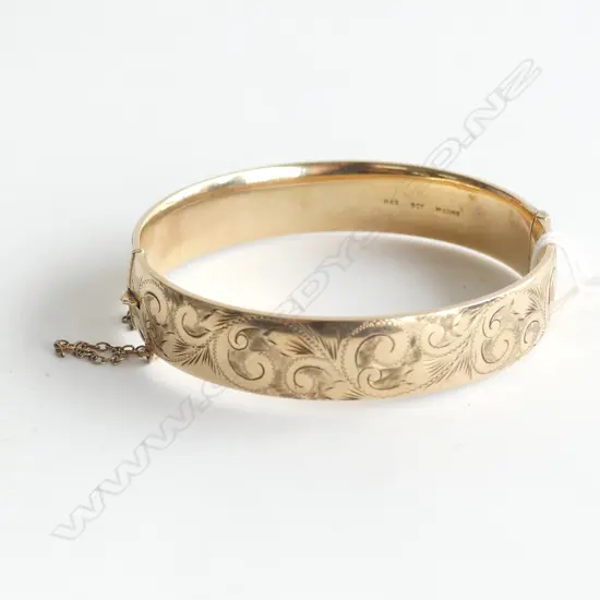 9CT GOLD  ON METAL CORE ENGRAVED HINGED BANGLE 22.6GMS