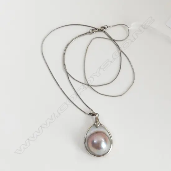 MABE PEARL & STG SILVER RIMMED PENDANT & CHAIN