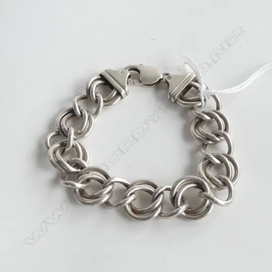 SILVER BRACELET W LGE DBLE RING LINKS
