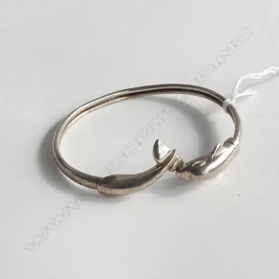 SILVER DOLPHIN FLEXIBLE CUFF BANGLE