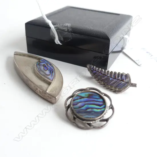3 PCES OF NZ SILVER AND PAUA JEWELLERY