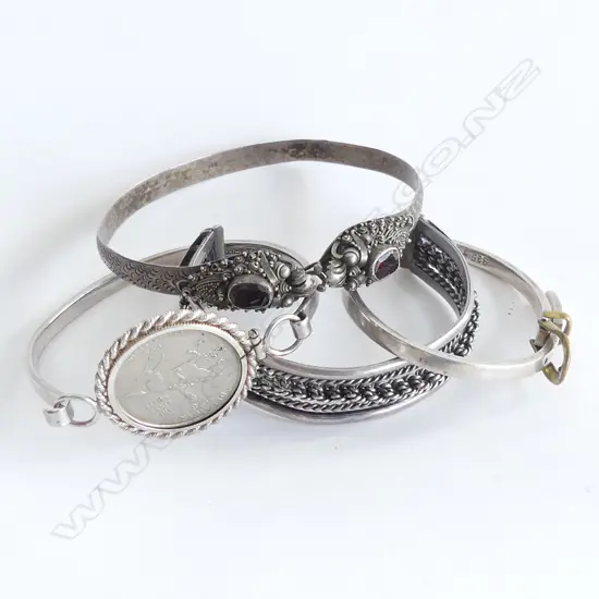 4 925 SILVER BANGLES 69 GRAMS