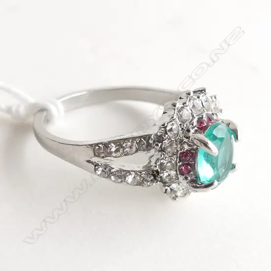 FAUX EMERALD CLUSTER RING