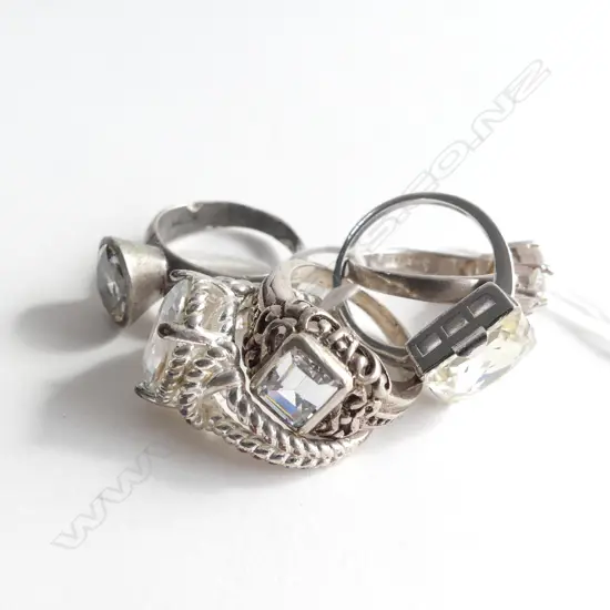 5 STG & FAUX DIAMOND RINGS 24 GRAMS