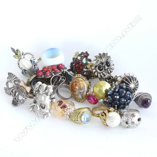 20 ASST. LGE COSTUME RINGS