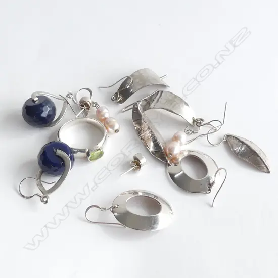 6 PRS EARRINGS; SILVER / SILVER METAL / LAPIS / PEARL ETC + 925 RING