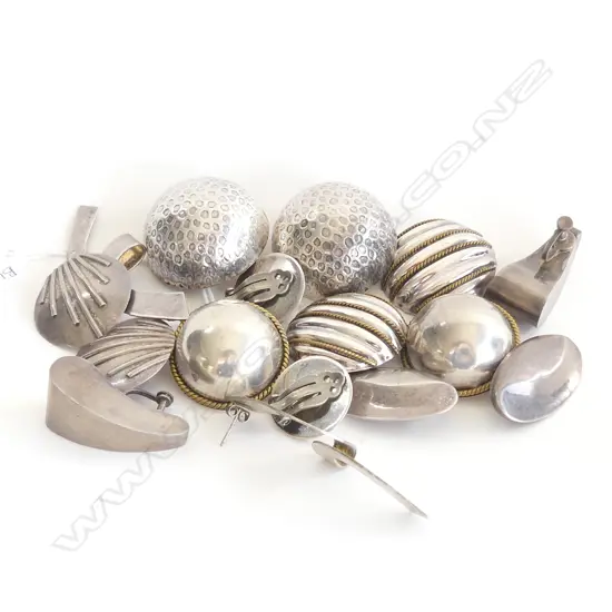 8 PRS MEXICAN SILVER EARRINGS; 4x DOMES (CLIPS) ETC, 142 GRAMS