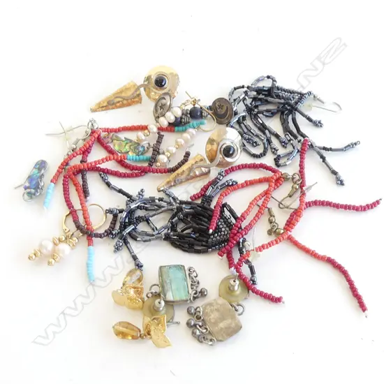 10 PAIRS ASST COSTUME JEWELLERY EARRINGS