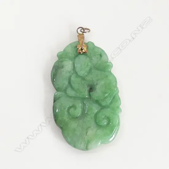 CARVED CHINESE GREEN JADEITE PENDANT