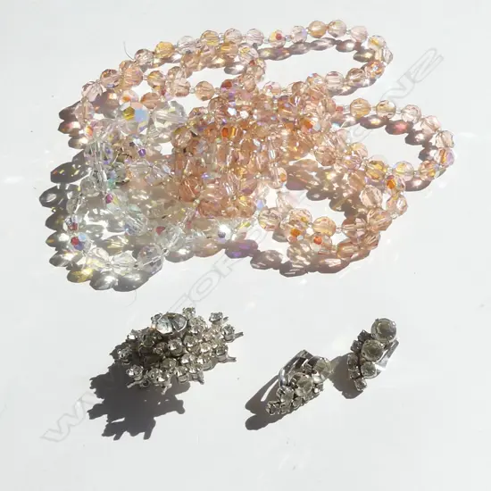 2 IRIDESCENT GLASS BEAD NECKLACES; PINK & WHITE + DIAMANTE CLIP EARRINGS & BROOCH