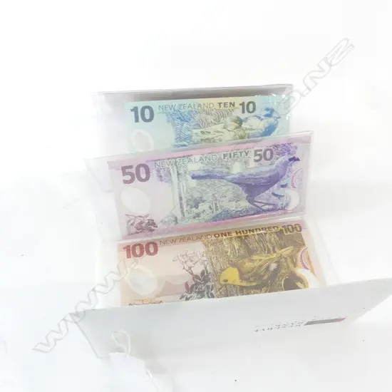 NZ 2001 BANKNOTE SET $100. $50. $20. $10 & $5 IN PACK