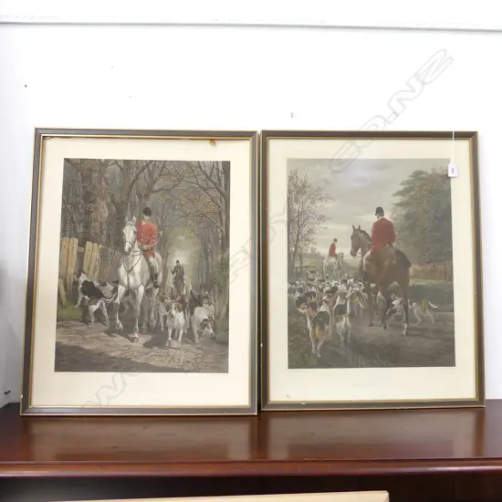 2 FRAMED HUNTING ENGRAVING PRINTS, ONE MISSING GLASS FRONT 400 X 500MM