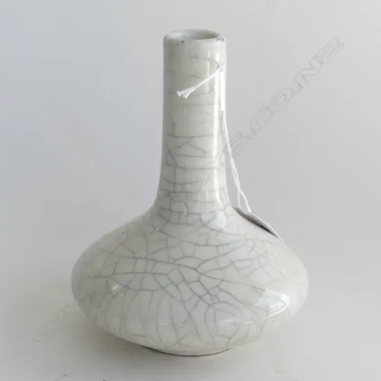 MING STYLE WHITE CRACKLE VASE H.140mm