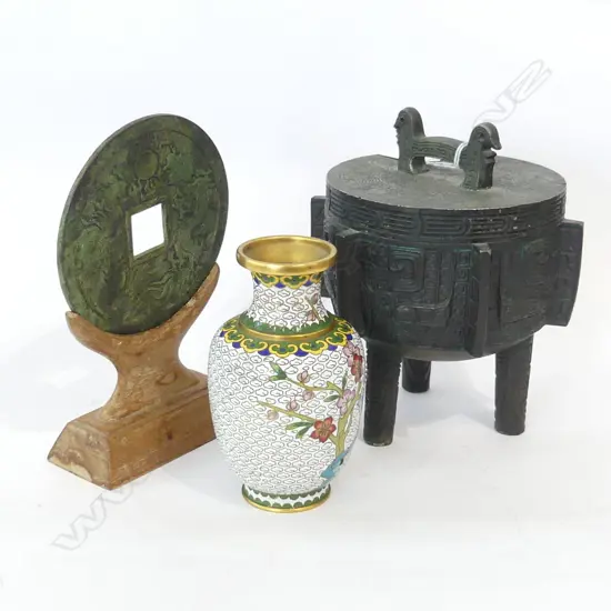 3 ORIENTAL PCES; CLOISONNE VASE H.130mm, BRONZED DISK ON STAND, ARCHAIC STYLE LIDDED CONTAINER