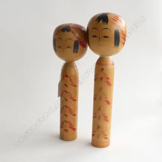 TWO JAPANESE KOKESHI WOODEN DOLLS - SIGNED H. 245 & 260MM