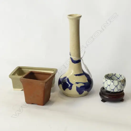 4 ORIENTAL CERAMIC PCES; VASE H.165mm ETC
