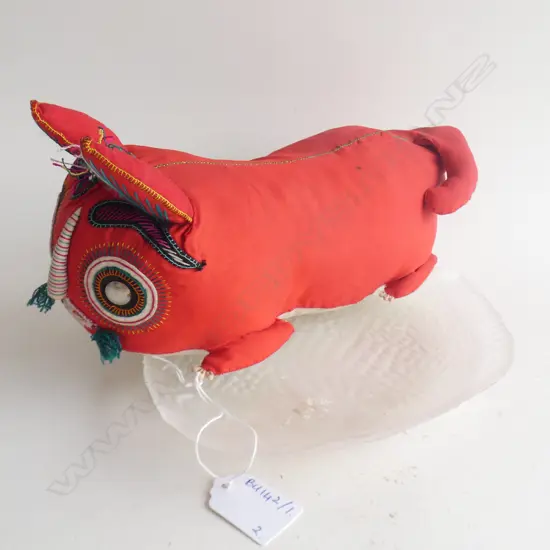 GLASS FISH PLATE + CHINESE CAT PILLOW L.290mm