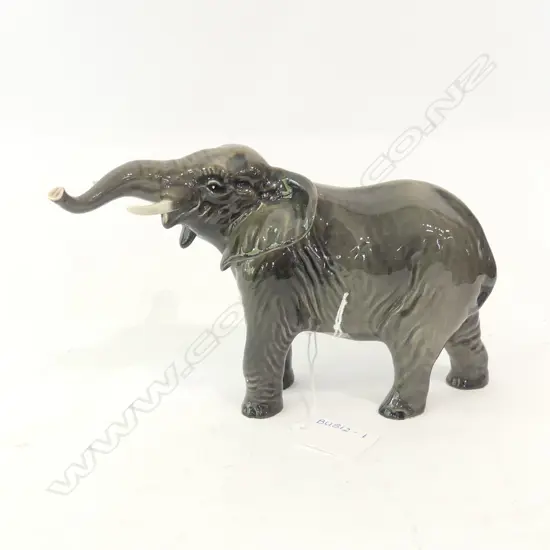 BESWICK ELEPHANT L. 200MM