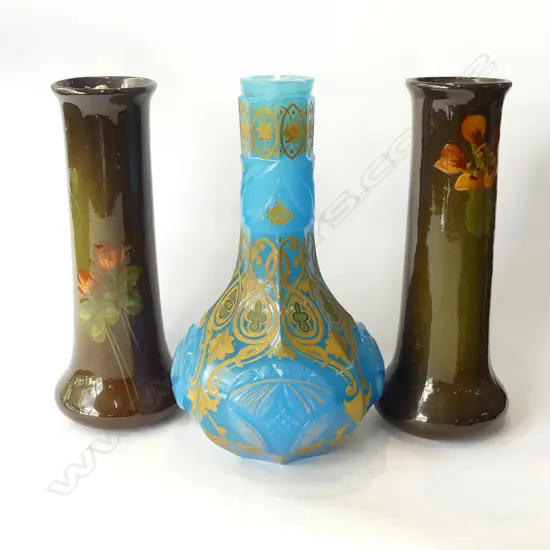 VICT BLUE & GILT GLASS VASE H.275mm & PR EDWARDIAN 'OWENS' VASES