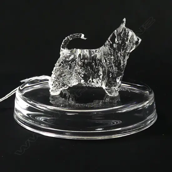 SILKY GLASS STATUETTE - SIGNED & DATED 'NEIL HARRIS 2016'