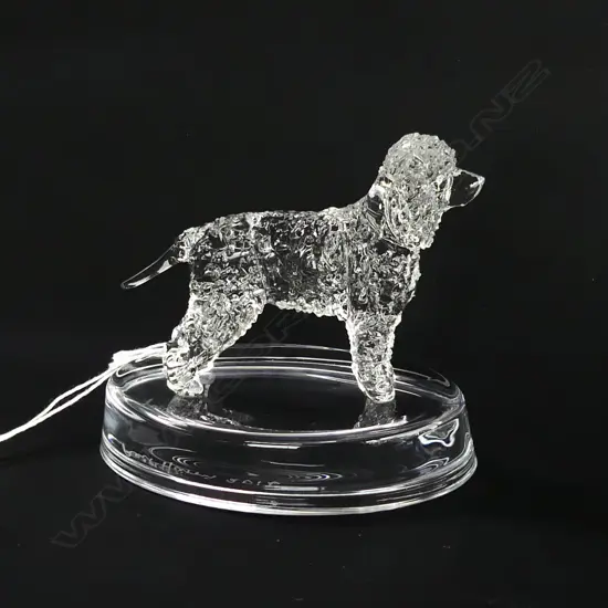IRISH WATER SPANIEL GLASS STATUETTE - SIGNED & DATED 'NEIL HARRIS 2016'