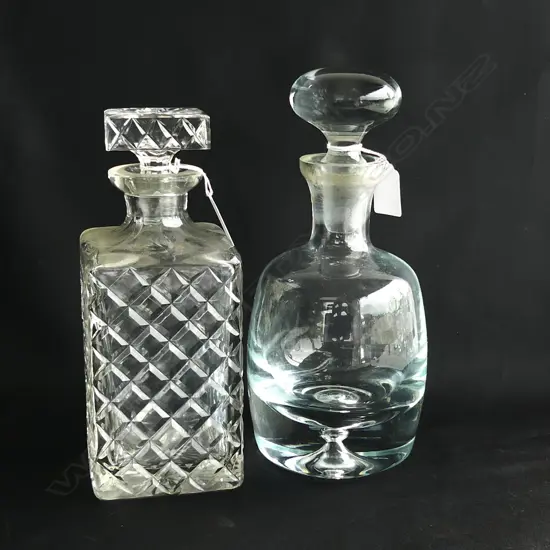 2 CRYSTAL DECANTERS H.260mm