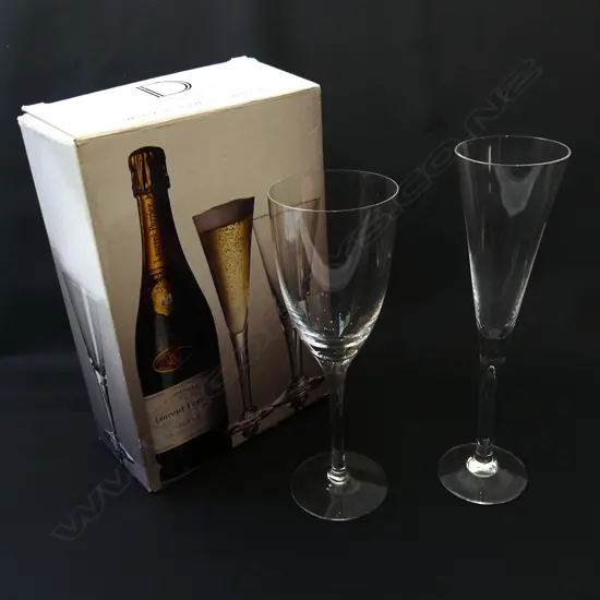 DARTINGTON CRYSTAL SHARON SUITE CHAMPAGNE FLUTES - NEW IN BOX