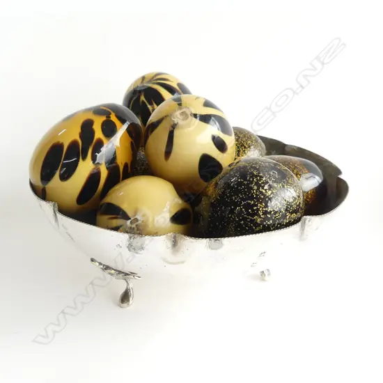 SILVER PLATE BOWL (DIA 170MM) +  8 GLASS EGGS (2 DESIGNS)