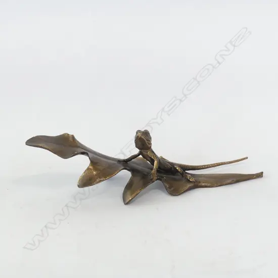 BRONZE GECKO SCULPTURE - ARTIST SIGNED CHRIS GAVINS, AUSTRALIA, L 185MM
