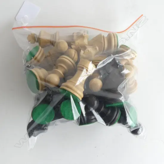 CARVED WOODEN CHESS SET