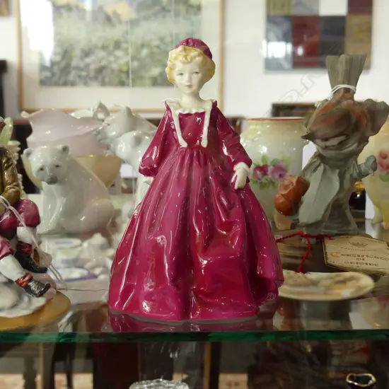 ROYAL WORCESTER FIGURINE 'GRANDMOTHER'S DRESS' H. 170MM