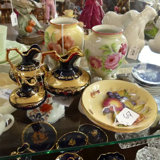 3 LIMOGES COBALT JUGS, 2 AYNSLEY SIGNED ORCHARD GOLD DISHES (DIA 115MM) & 2 ENGLISH CARLTON WARE VASES (H 110MM)