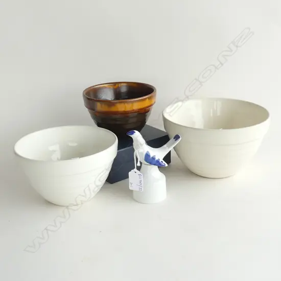 3 SML CROWN LYNN 'BEEHIVE' MIXING BOWLS 190mm dia + ROYAL WORCESTER BIRD PIE FUNNEL