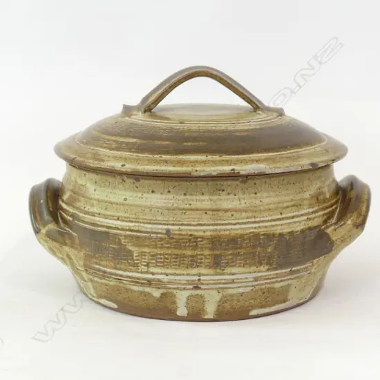 PETER STITCHBURY LIDDED CASSEROLE DISH DIA 235MM