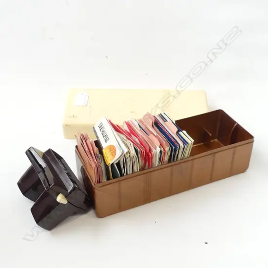 VINTAGE VIEW-MASTER VIEWER IN ORIGINAL BOX W ASST REELS