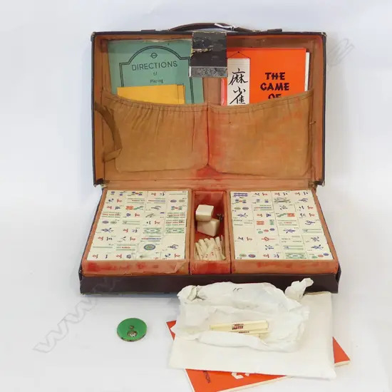 VINTAGE LEATHER CASED MAH JONG SET