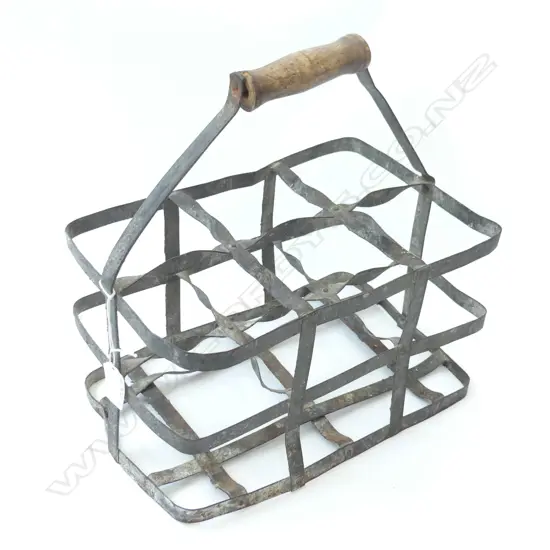 OLD METAL 6 BOTTLE MILK CRATE