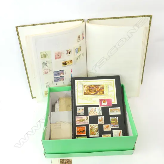 BOX MIXED OLD STAMPS /FDC/LETTERS, POSTCARDS ETC. + 2 ALBUMS (USA & PNG)