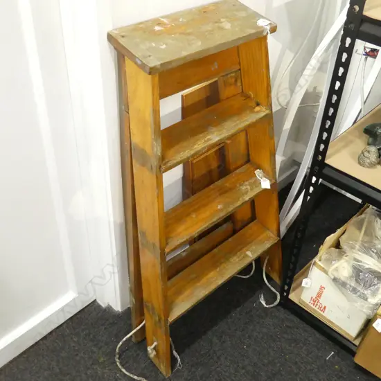 VINTAGE WOODEN STEP LADDER 900mmH