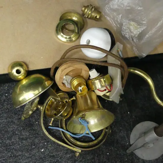 ASSORTED BRASS COLONIAL VILLA ELECTRICAL FITTINGS AND BRASS BELL