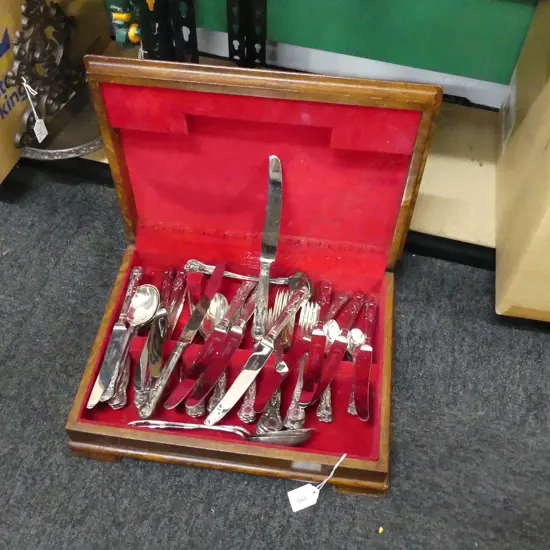 SMITH SEYMOUR LTD LARGE CUTLERY SERVICE IN WOODEN CANTEEN