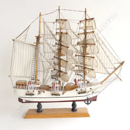 WOODEN SAILING SHIP MODEL 'MAY FLOWER' H.450mm