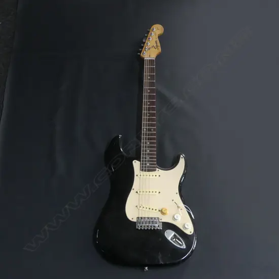 SQUIRE 'STRAT' GUITAR BY FENDER L.990mm