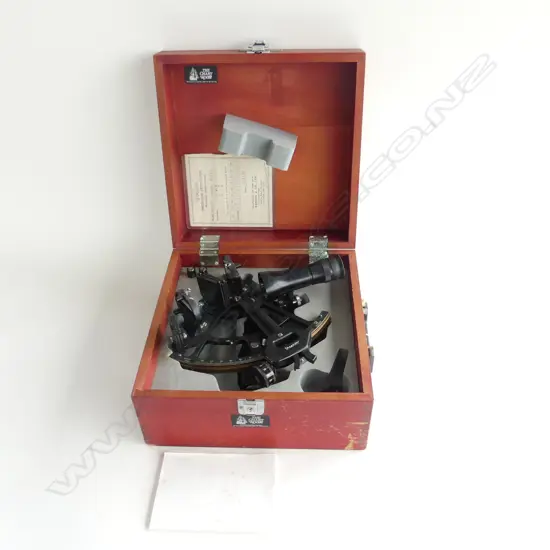 CASED TAMAYA SEXTANT 300 MM SQ