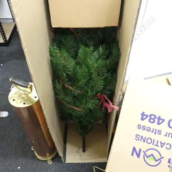 BOXED AS NEW CHRISTMAS TREE 6.5FT HIGH