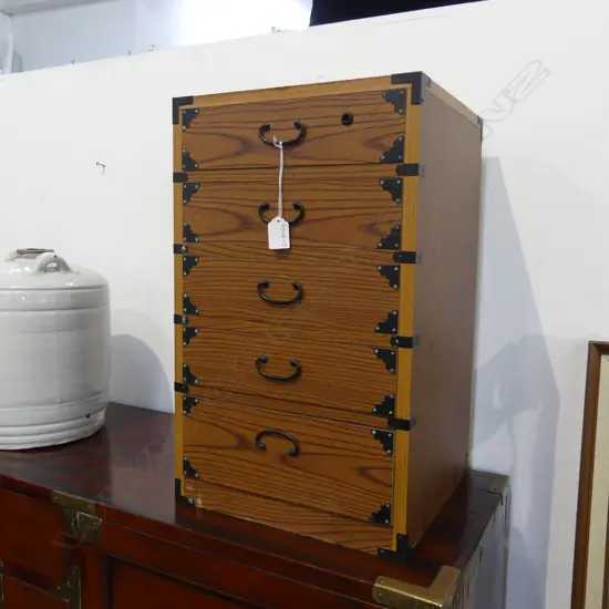 MODERN JAPANESE SMALL CABINET/COLLECTOR'S CHEST 5 DRAWER. H.525mm